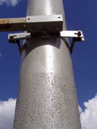 špatná přilnavost lepidla (tvoří kapénky a stéká)